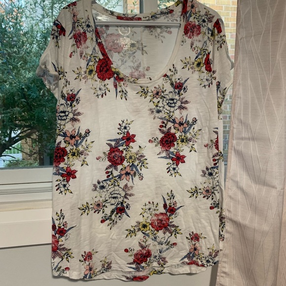 Maurices floral tshirt - Picture 1 of 1
